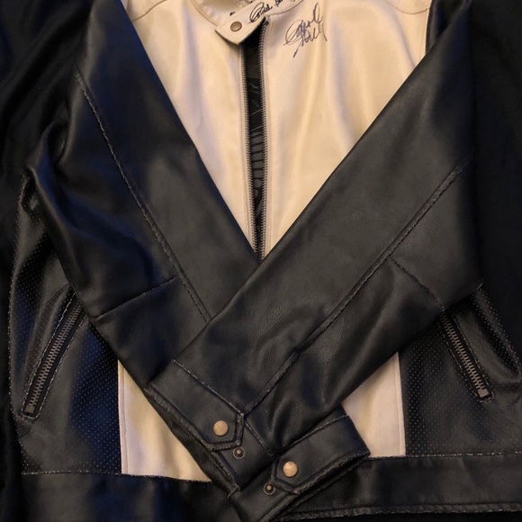 Shelby Cobra autographed leather jacket, new. - Picture 4 of 8